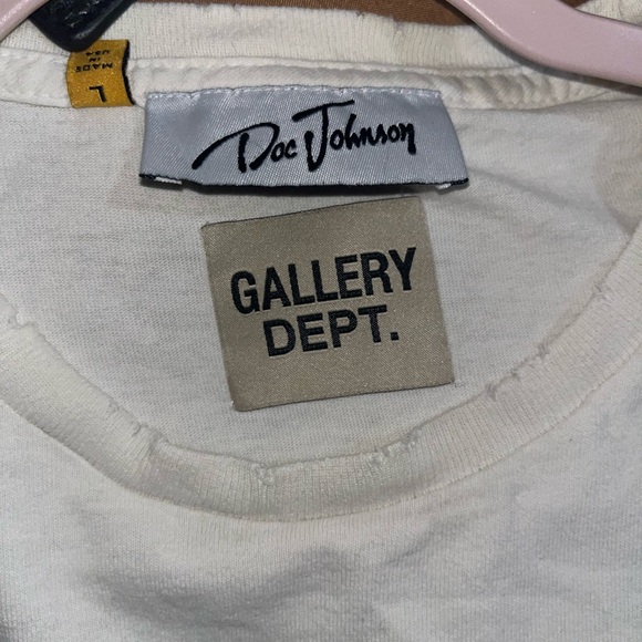 Gallery Dept "Batteries Dead" T-Shirt - Picture 3 of 4